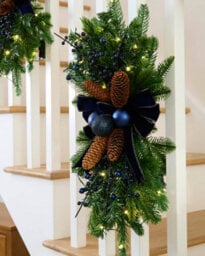 WeRChristmas 60 Cm Pre-Lit Navy Christmas Garland Swag, 30 Warm White Leds - thumbnail 4
