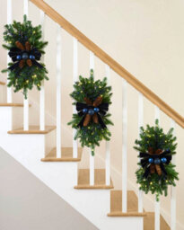 WeRChristmas 60 Cm Pre-Lit Navy Christmas Garland Swag, 30 Warm White Leds - thumbnail 3