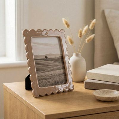 Candlelight Gloss Taupe Scalloped Single Photo Frame (H)21Cm X (W)16Cm - image 1