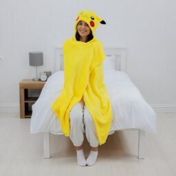 Character World Pokemon Fleece Blanket Pikachu Head Hooded Yellow Smiles Throw 100 X 120Cm - thumbnail 3