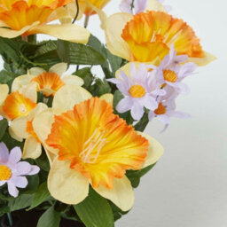 Homescapes Set Of 2 Daisy & Daffodil Artificial Flowers In Grave Pot - thumbnail 6