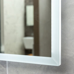 Plum&clay Fusion Led Illuminated Bathroom Mirror With Demister (H)550mm (W)750mm - thumbnail 4