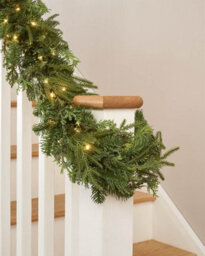 WeRChristmas Pre Lit Natural Fir Christmas Garland 12Ft With 100 Warm White Leds And Memory Controller - thumbnail 3