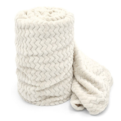 Velosso Cosy Touch Chevron Pattern Faux Mink Throw Blanket - Luxurious Feel, High-Quality Weave For Sofa, Bed - 150Cm X 200Cm - Cream