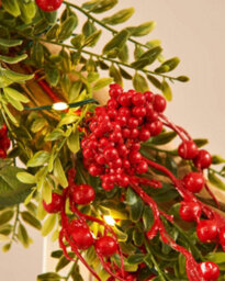 Werchristmas Green And Red Pre-Lit Berry Garland 9 Ft - thumbnail 5