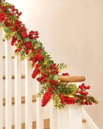 Werchristmas Green And Red Pre-Lit Berry Garland 9 Ft - thumbnail 4