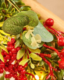 Werchristmas Green And Red Pre-Lit Berry Garland 9 Ft - thumbnail 6