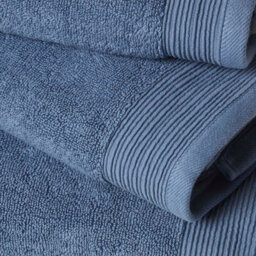 Homescapes Denim Blue 100% Combed Egyptian Cotton Bath Towel 700 Gsm - thumbnail 3