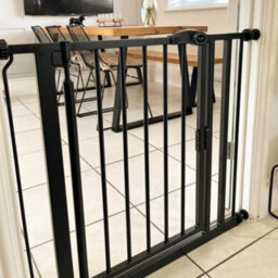 Safetots Pressure Fit Self Closing Stair Gate, 111Cm - 118Cm, Matt Black, Auto Closing Baby Gate, Safety Barrier - thumbnail 9