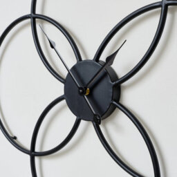 Melody Maison Black Round Clover Wall Clock - 51Cm X 51Cm - thumbnail 5