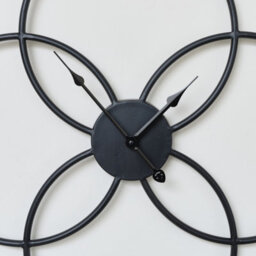 Melody Maison Black Round Clover Wall Clock - 51Cm X 51Cm - thumbnail 4
