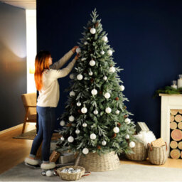 QGS 5Ft (150Cm) Caledonian Pine Artificial Christmas Tree -  Luxury Realism With Real Pinecones - thumbnail 2