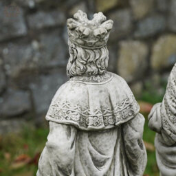Burgess King Arthur + Queen Guinevere Large Stone Statues British Made Garden Ornament - thumbnail 8