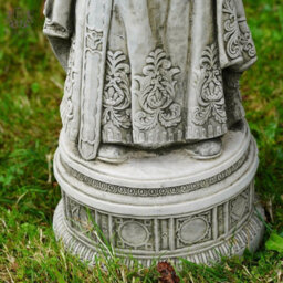 Burgess King Arthur + Queen Guinevere Large Stone Statues British Made Garden Ornament - thumbnail 5