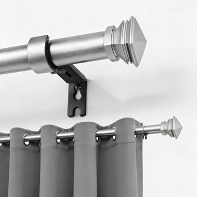 Oxford Homeware Satin Chrome Effect Extendable Curtain Pole With Metal Lamp Finials, (L)700mm-1200mm (Dia)28mm - image 1