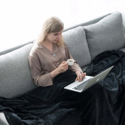 Ameha Fleece Plain Blanket, Lightweight & Reversible Throw For Travel, Bed & Sofa Blanket, Black Single 130X150Cm - thumbnail 9