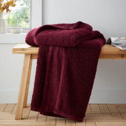 Catherine Lansfield So Soft Velvet Boucle 130X170 Cm Blanket Throw Damson