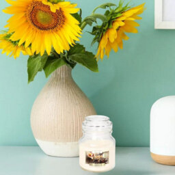 Urbn-Living Strawberry - Glass Jar Scented Candle With Lid - thumbnail 5