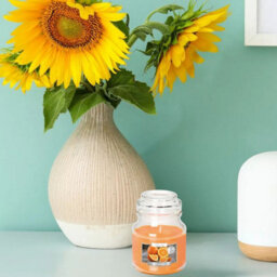 Urbn-Living Strawberry - Glass Jar Scented Candle With Lid - thumbnail 3