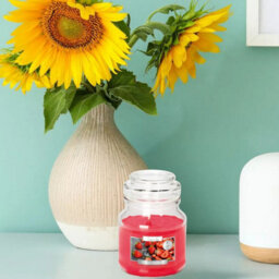Urbn-Living Strawberry - Glass Jar Scented Candle With Lid - thumbnail 2