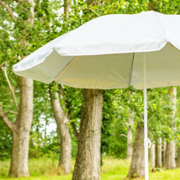 Harbour Housewares Metal Beach Parasol & Base Set - 1.74 X 1.93M - Grey/white - thumbnail 6