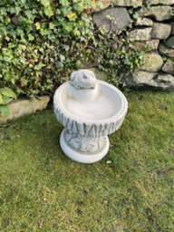 Stone Rustic Garden Birdbath With Frog Atop Garden Ornament - thumbnail 9