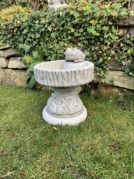 Stone Rustic Garden Birdbath With Frog Atop Garden Ornament - thumbnail 8