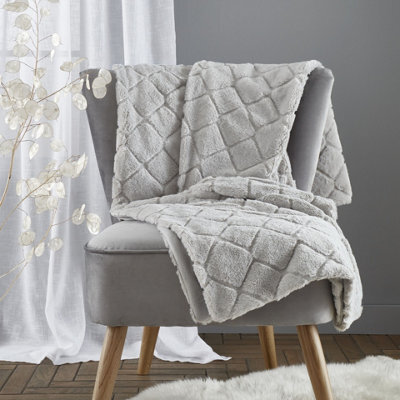 Catherine Lansfield Downstairs Living Cosy Diamond Soft 130X170Cm Blanket Throw Silver Grey - image 1