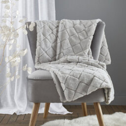Catherine Lansfield Downstairs Living Cosy Diamond Soft 130X170Cm Blanket Throw Silver Grey