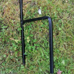 Poppy Forge Single Bird Crook - Wild Bird Feeding Station - Hand Made - Solid Steel - W33 X H221 Cm - Powder Coated Black