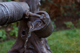 Gardenwize Outdoor Garden Rustic Brown Brick Well Solar Powered Water Fountain Feature - thumbnail 5