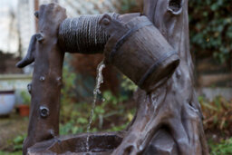 Gardenwize Outdoor Garden Rustic Brown Brick Well Solar Powered Water Fountain Feature - thumbnail 6
