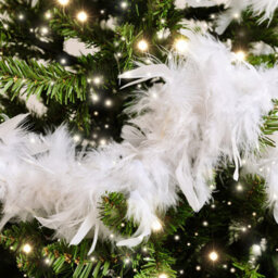 Melody Maison Large White Feather Boa Christmas Garland - 182Cm - thumbnail 3
