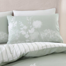Catherine Lansfield Meadowsweet Floral Reversible Double Duvet Cover Set With Pillowcases Green - thumbnail 2