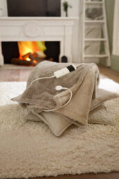 Deyongs Sandringham Taupe Faux Fur Heated Throw 130X170Cm Luxurious Electric Ultra-Soft Blanket 10 Temperature Settings - thumbnail 2