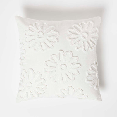 Homescapes Floral Daisy White Tufted Cotton Cushion 45 X 45 Cm - image 1