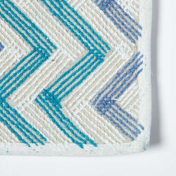 Homescapes Teal And Blue Chevron Cotton Bath Mat - thumbnail 4