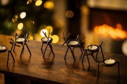 6X Metal Reindeer Tea Light Candle Holders & Tealights - thumbnail 1