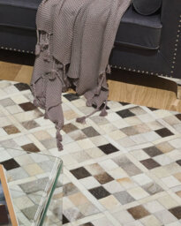 Beliani Rug Hirka Grey 140 X 200 Cm Leather - thumbnail 2