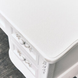 Melody Maison Antique White Dressing Table Desk With Triple Mirror And Stool - Pays Blanc Range - thumbnail 5