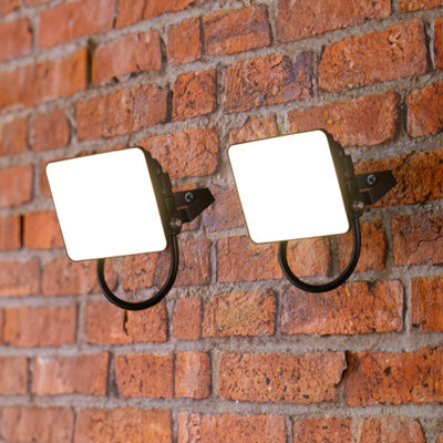 Tcp Pack Of 2 X 10W Led Floodlight, Efficient Outdoor Light With Screwless Connector - image 1