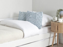 Beliani Set Of 2 Decorative Cushions Goreme Boucle 45 X 45 Cm Blue Geometric Pattern - thumbnail 2
