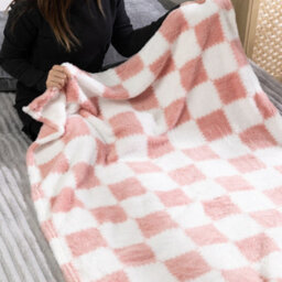 Living And Home Luxurious Exquisite Cozy Ultra Soft Plaid Plush Flannel Blanket Pink And White 150Cm W X 200Cm D Four Seasons - thumbnail 3