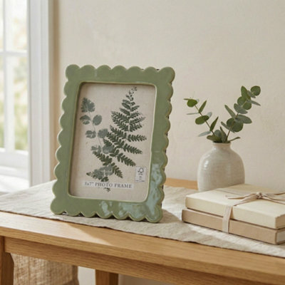 Candlelight Gloss Green Scalloped Single Photo Frame (H)21Cm X (W)16Cm - image 1