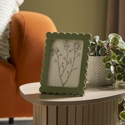 Candlelight Gloss Green Scalloped Single Photo Frame (H)21Cm X (W)16Cm - thumbnail 5