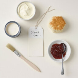 Rust-Oleum Clotted Cream Gloss Bathroom Wood & Cabinet Paint 750Ml - thumbnail 4