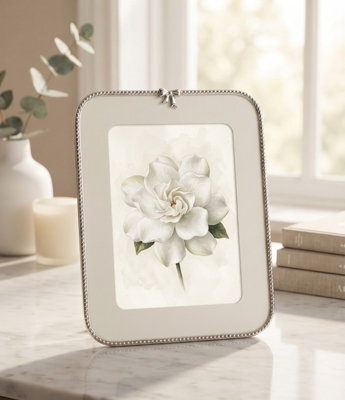 Biznest The Silver Finish Bow Detail 7 X 5 Inches Single Photo Frame Elegant Metal Freestanding Portrait Gallery Picture 23X18Cm - image 1