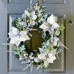 60Cm Silver Effect Pre-Lit Poinsettia Christmas Wreath - White & Silver
