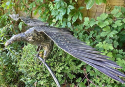 Inspirational Gifting Gliding Eagle Bird Sculpture Metal Garden Ornament On Stand - thumbnail 2