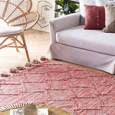 Beliani Hand Tufted Cotton Area Rug 140 X 200 Cm - Red And White Geometric, Thick Low Pile With Tassels - image 1
